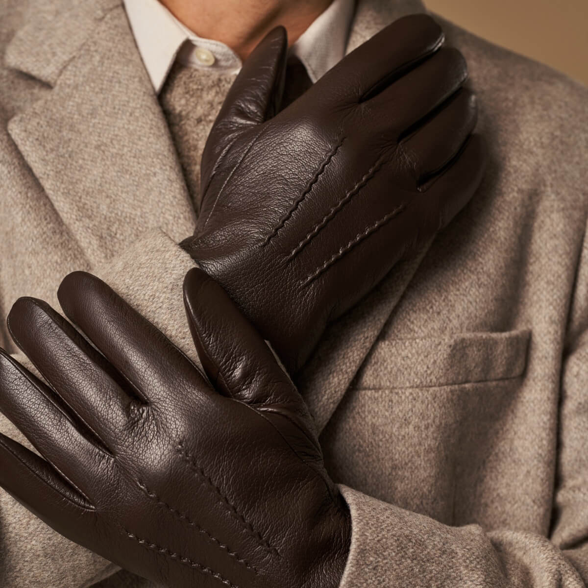 Benjamin (brown) – Thick goatskin leather gloves with warm lambswool lining & touchscreen feature