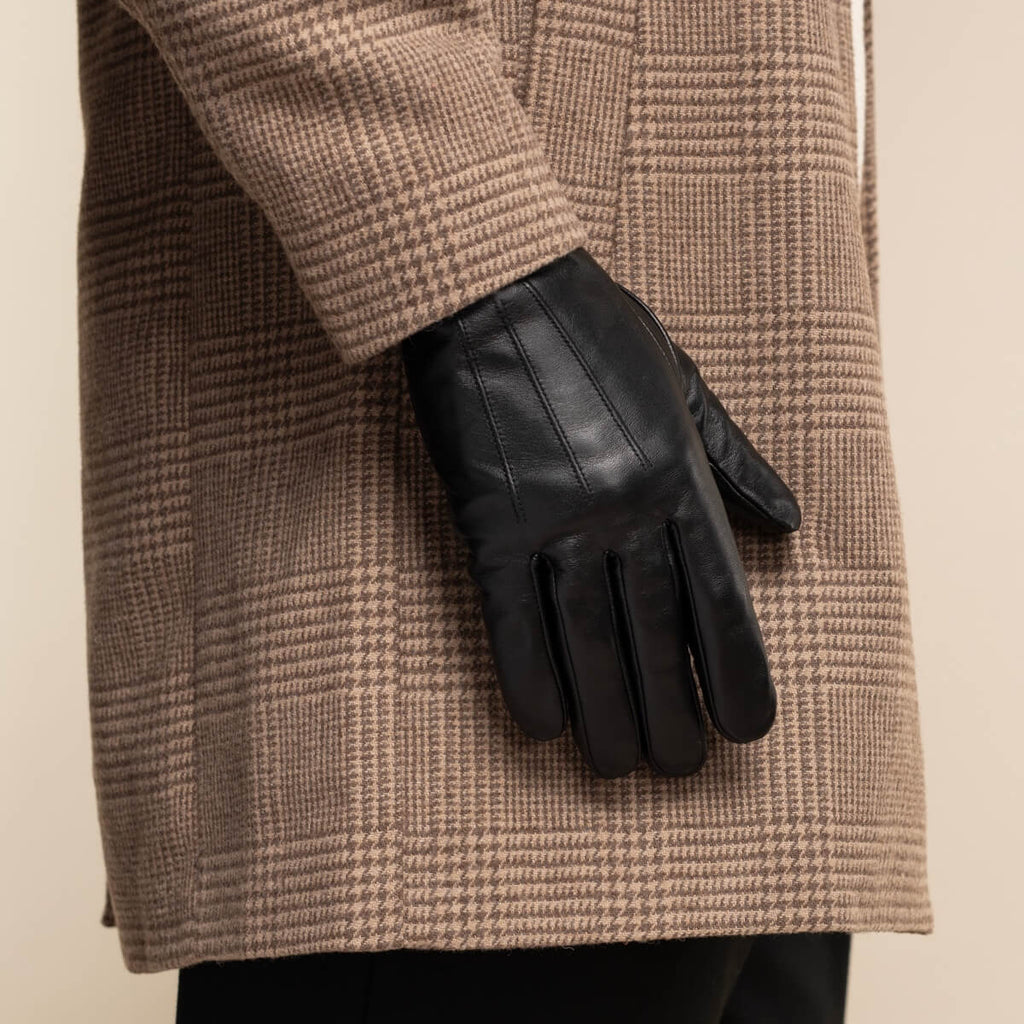 Elijah (black) – Timeless sheepskin leather gloves with luxurious cashmere lining & touchscreen capability