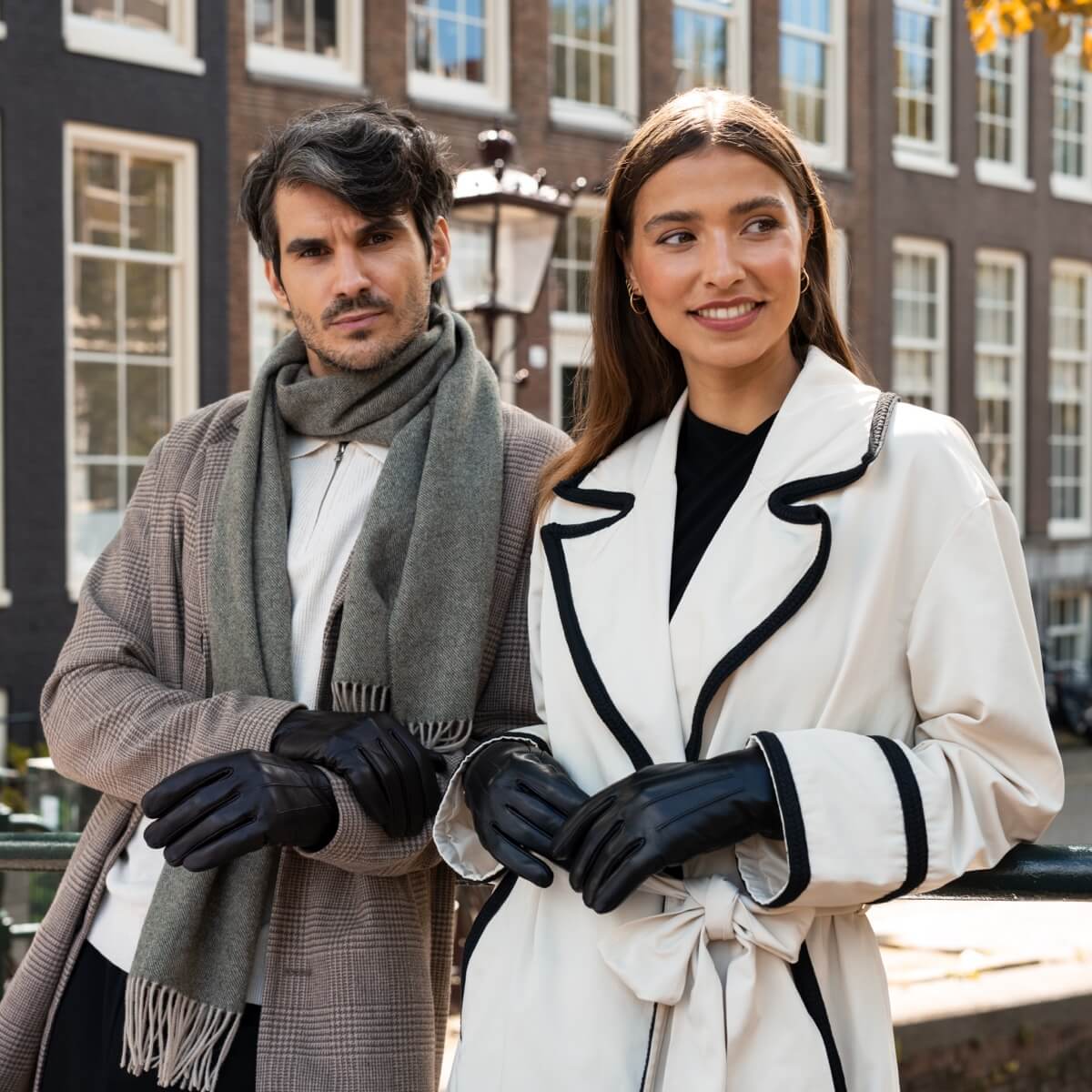 Elijah (black) – Timeless sheepskin leather gloves with luxurious cashmere lining & touchscreen capability