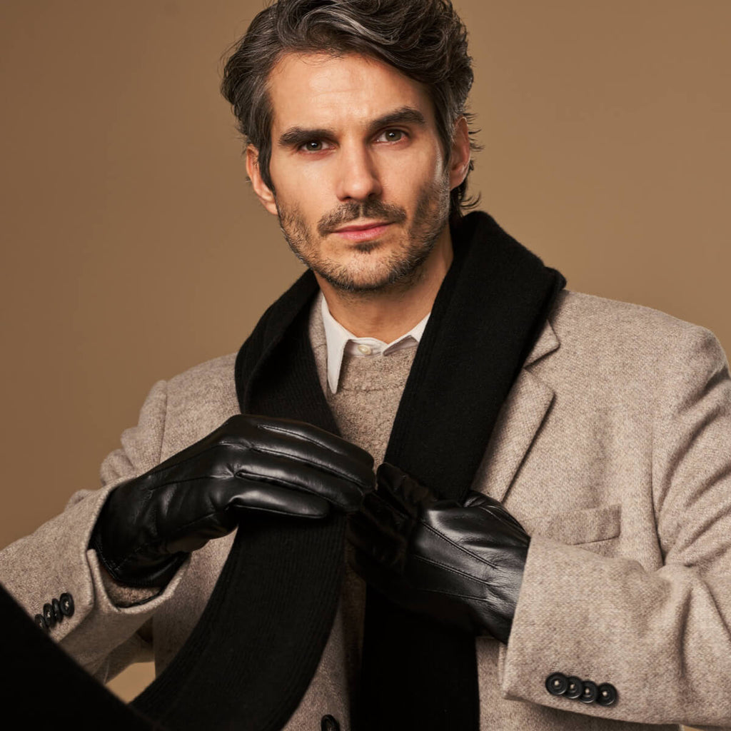 Ethan (black) – Vegan leather gloves with warm fleece lining & touchscreen feature