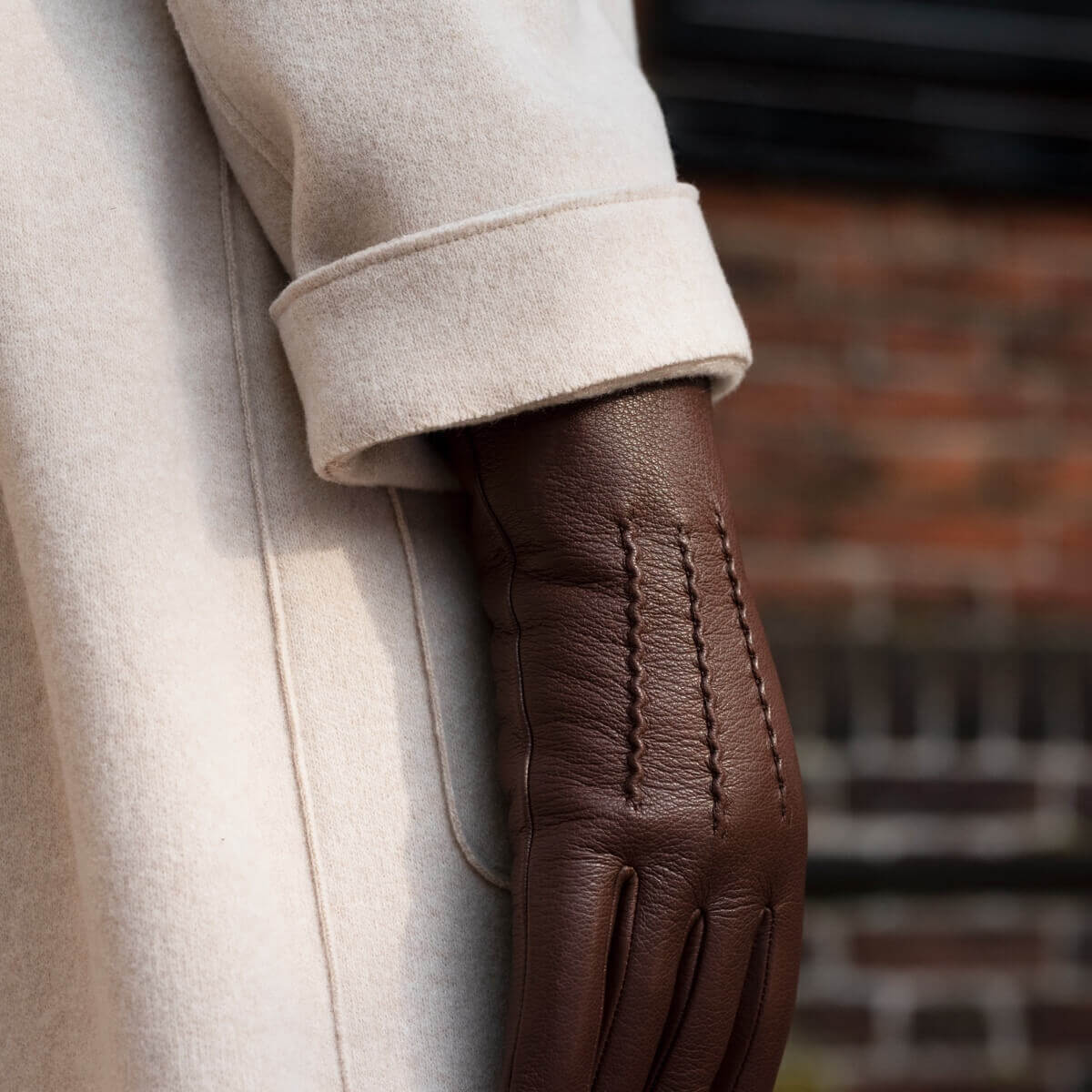 Evelyn (brown) - Goatskin leather gloves with soft lambswool lining and touchscreen feature