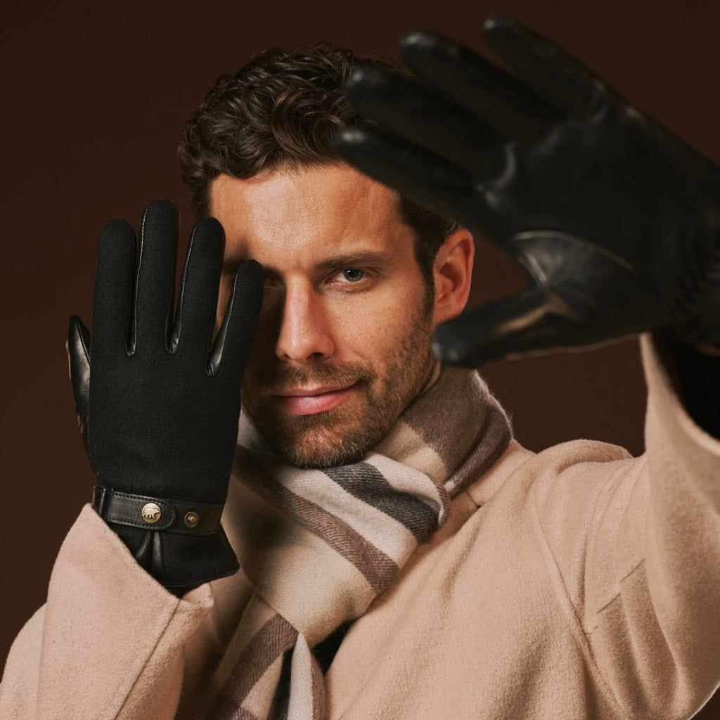 Fabrizio (black) – Tweed men's gloves with touchscreen capability and adjustable snap button