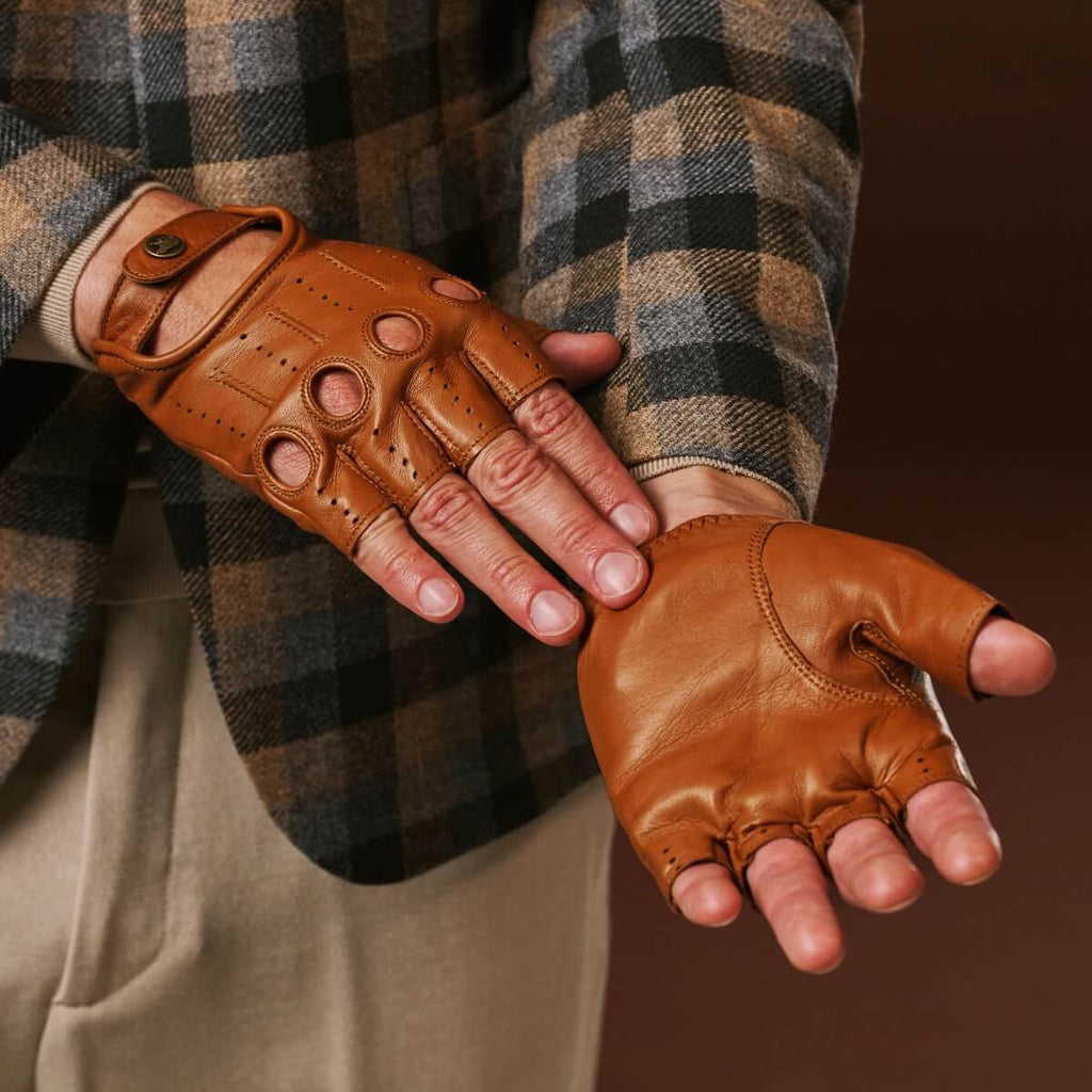 Giuseppe (cognac) - Italian lambskin fingerless leather driving gloves