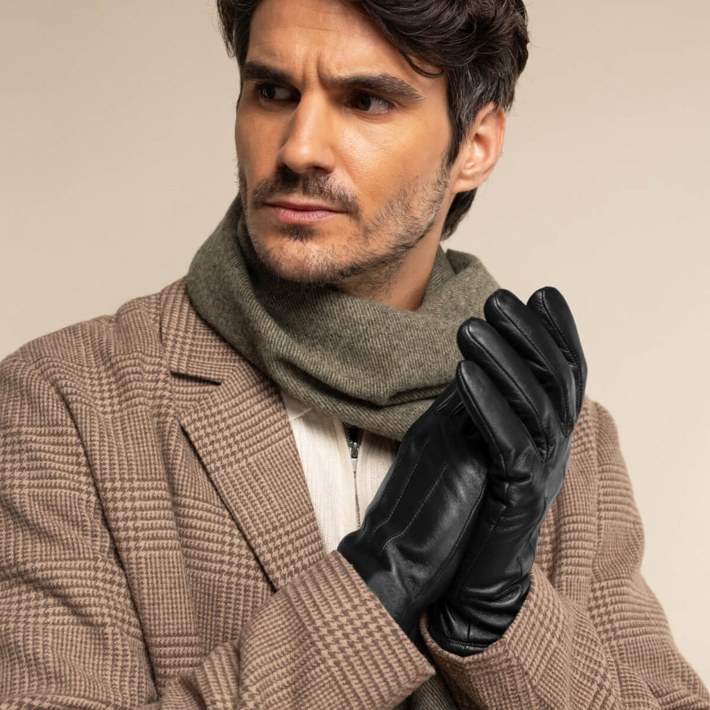 Julian (black) - Classic sheepskin leather gloves with warm fleece lining and touchscreen feature