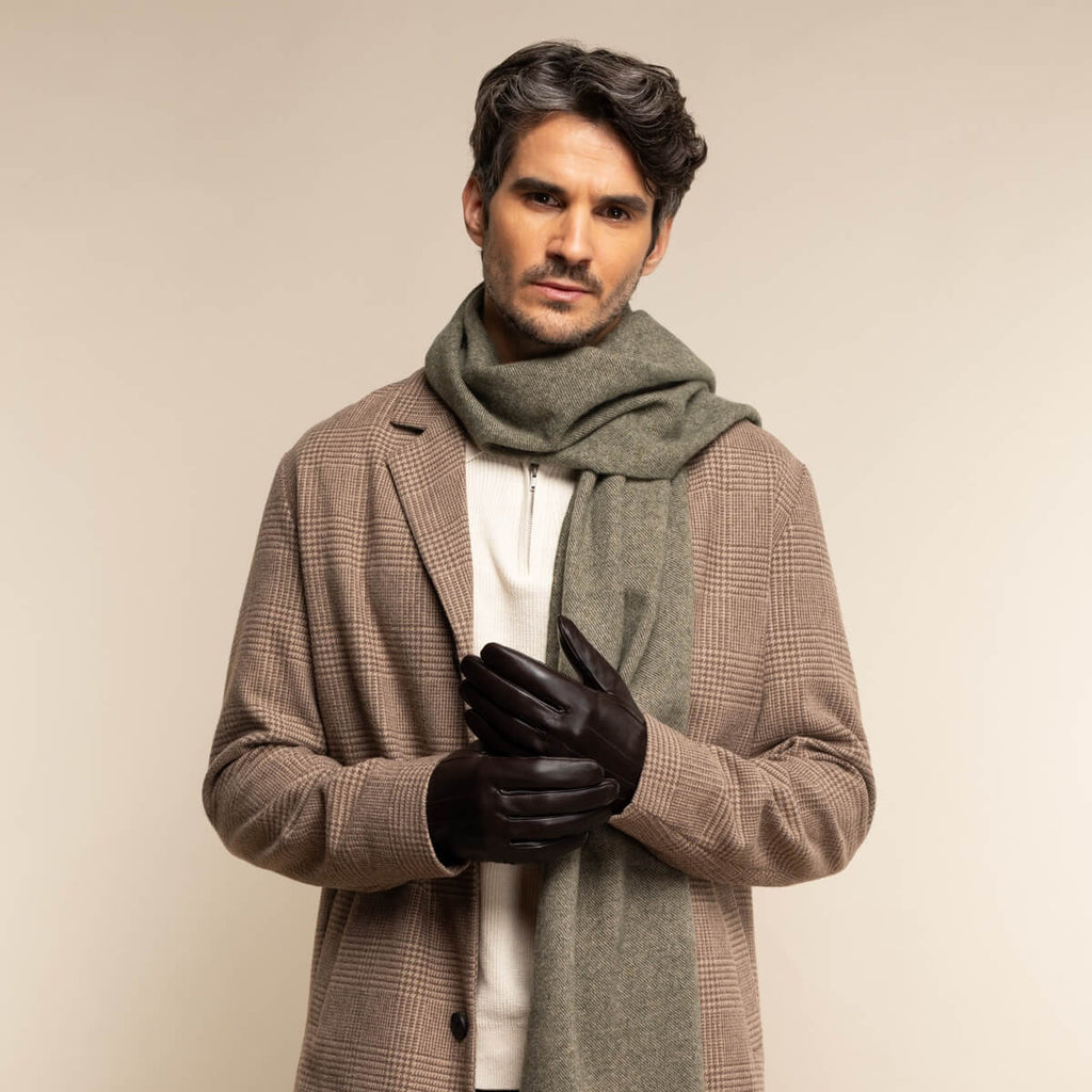 Julian (dark brown) - Classic sheepskin leather gloves with warm fleece lining and touchscreen feature