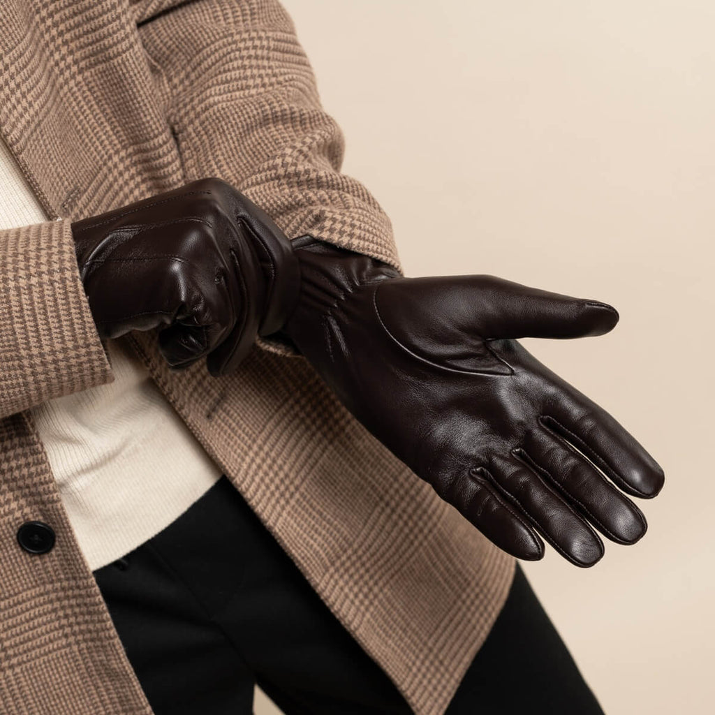 Julian (dark brown) - Classic sheepskin leather gloves with warm fleece lining and touchscreen feature