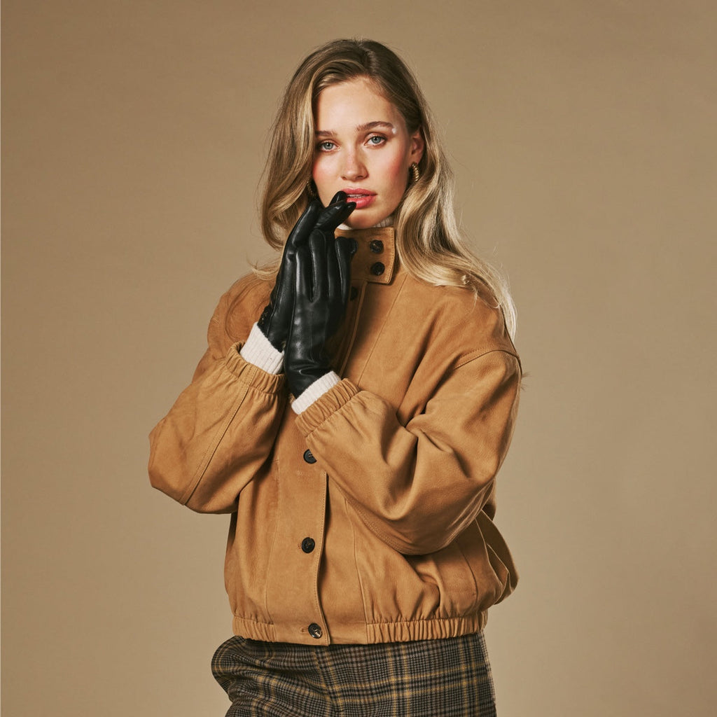 Julietta (black) - Lambskin leather gloves with plush rabbit fur lining and touchscreen feature