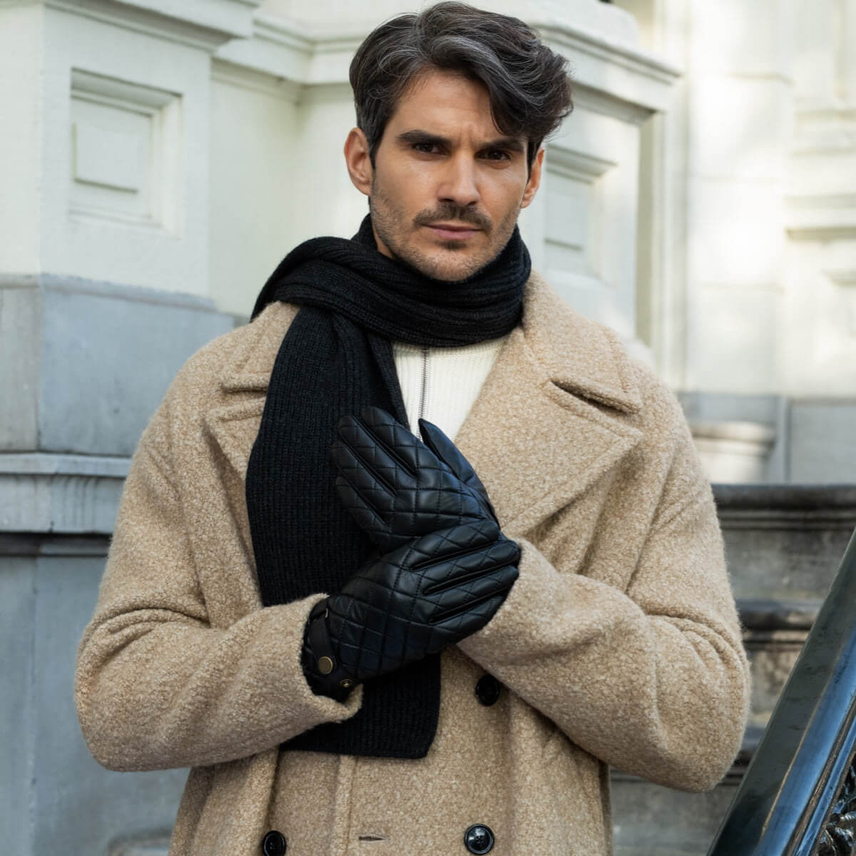 Sebastian (black) – Sheepskin leather gloves with snap closure & touchscreen feature