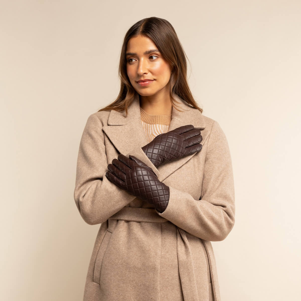 Selena (brown) – Sheepskin leather gloves with diamond pattern and touchscreen feature