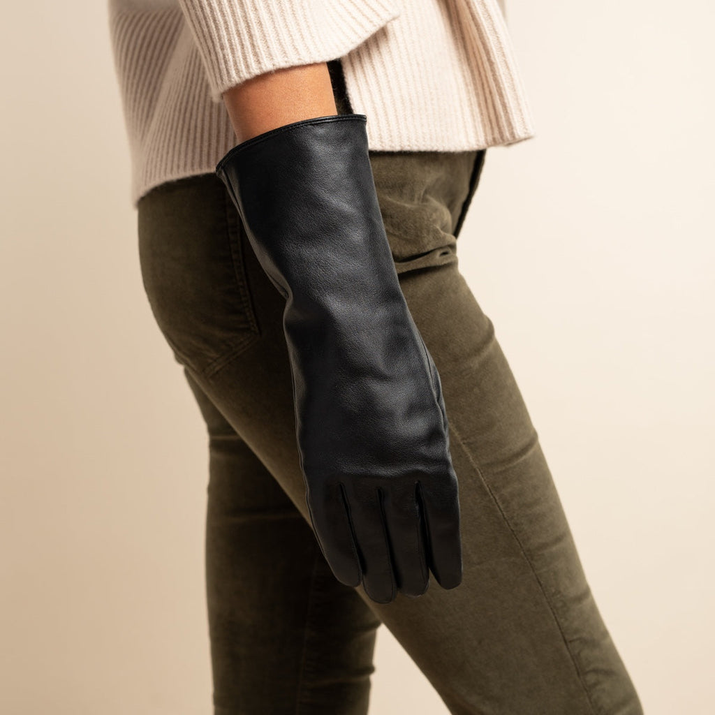 Skylar (black) – Extra-long sheepskin leather gloves with wool/cashmere lining & touchscreen capability