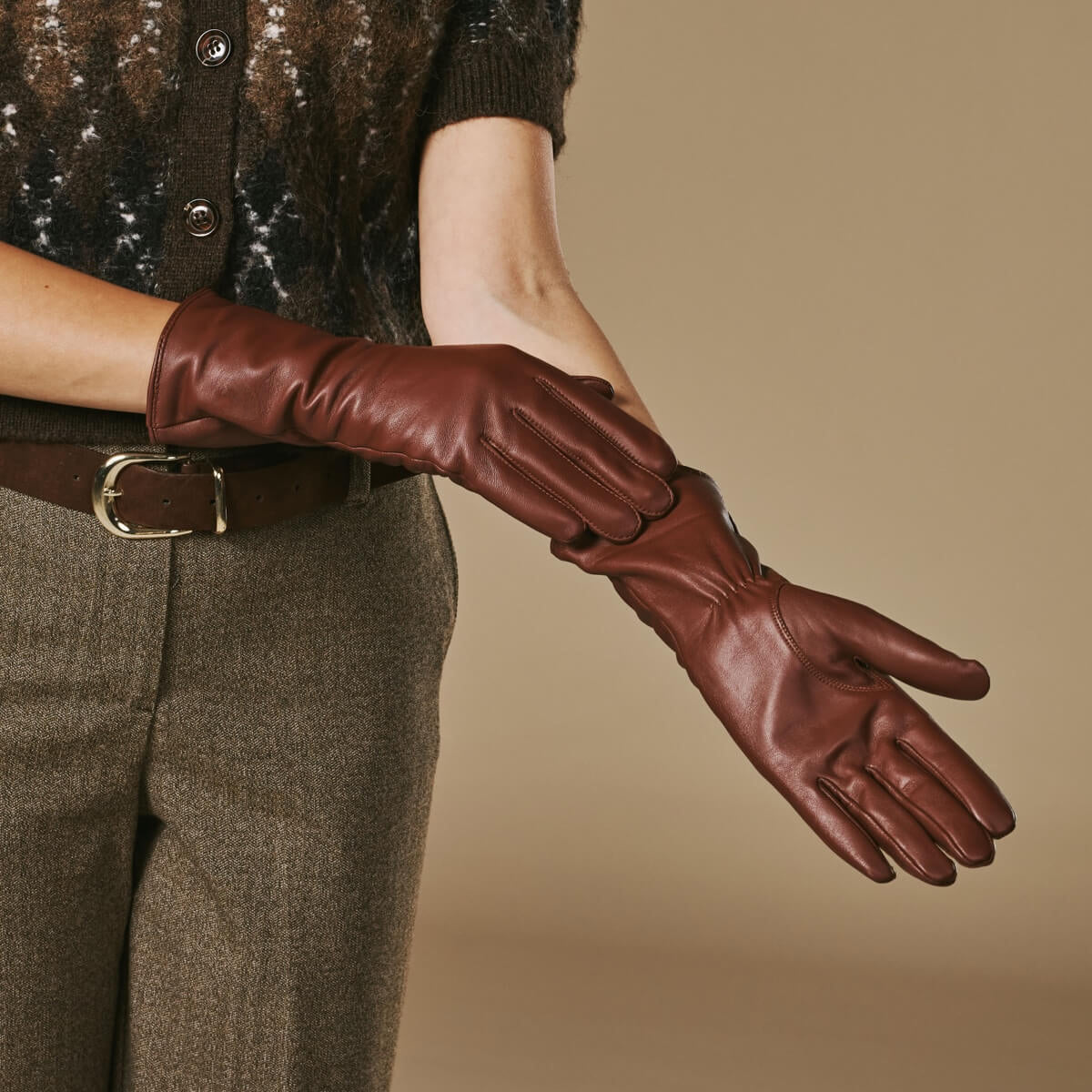 Skylar (brown) – Extra-long sheepskin leather gloves with wool/cashmere lining & touchscreen capability