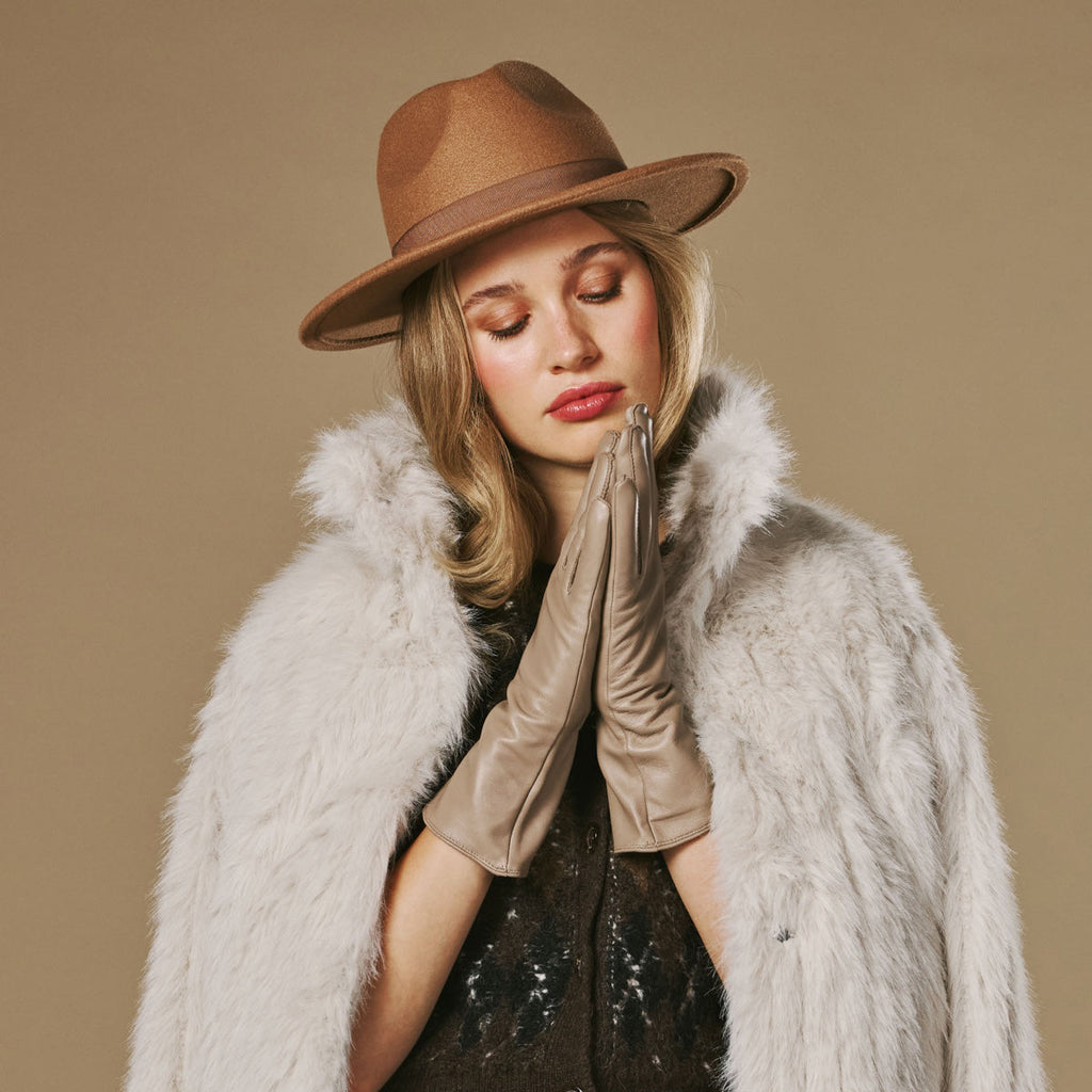 Skylar (taupe) – Extra-long sheepskin leather gloves with wool/cashmere lining & touchscreen capability