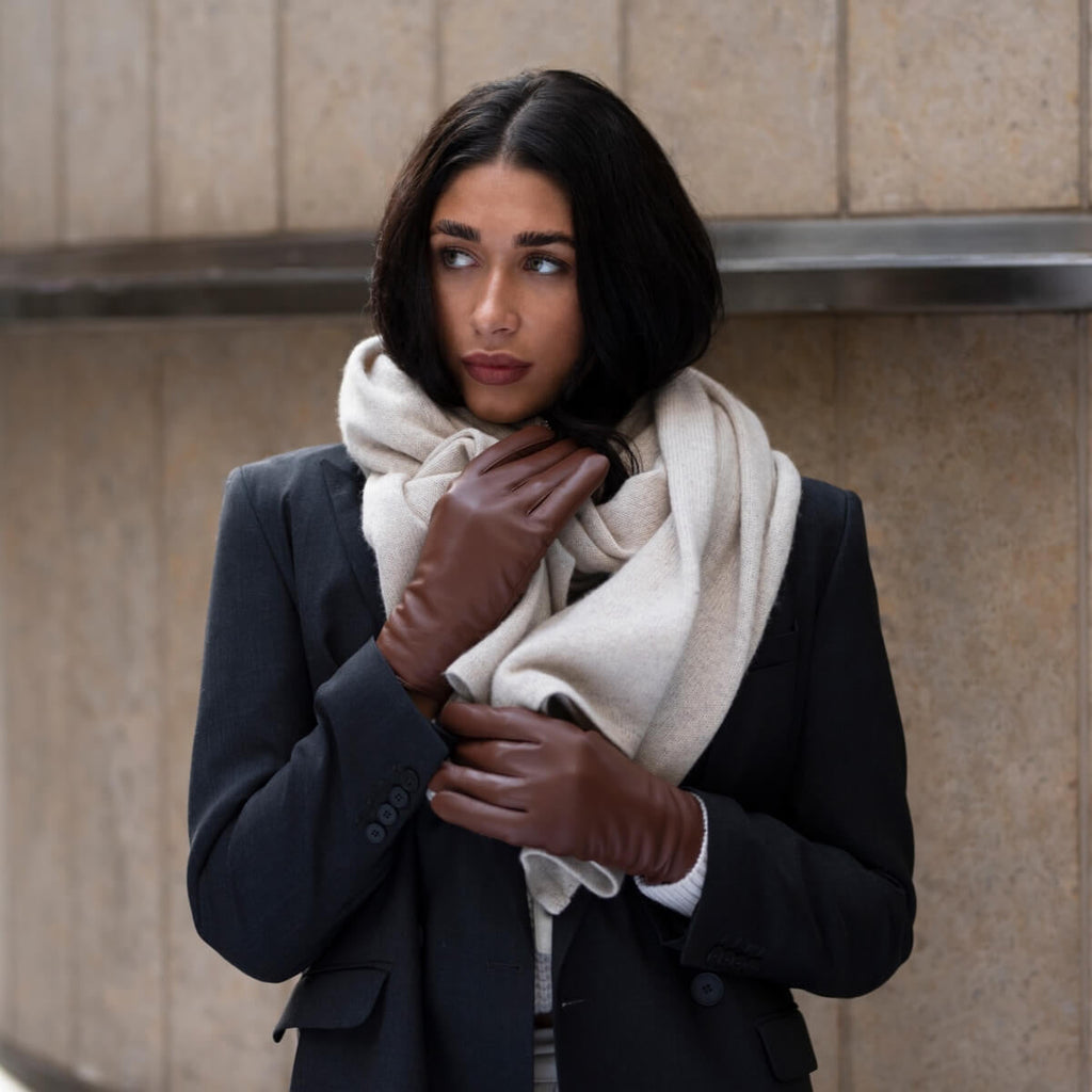 Zoey (brown) – Sheepskin leather gloves with warm wool/cashmere lining & touchscreen function