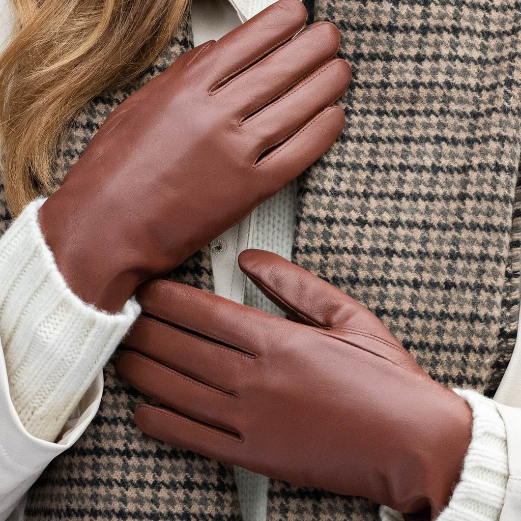 Zoey (cognac) – Sheepskin leather gloves with warm wool/cashmere lining & touchscreen function